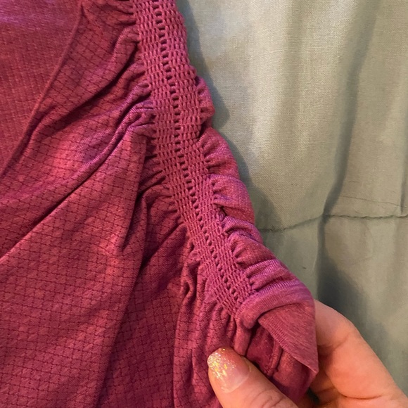 Lululemon purple seamless cropped leggings - Picture 3 of 4